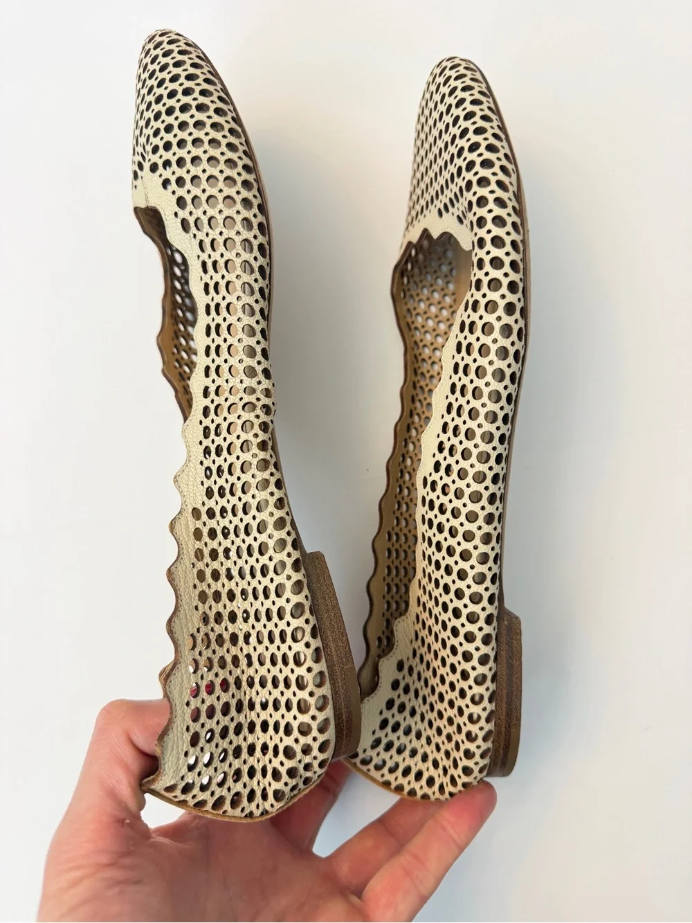 Chloe Lauren Leather Laser Cut Scalloped Flats, Size 38.5 (fit like 8.5)
